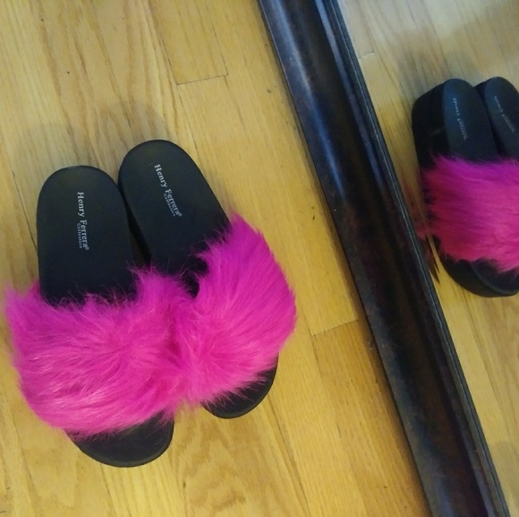 Fuzzy platform slides - Picture 2 of 5